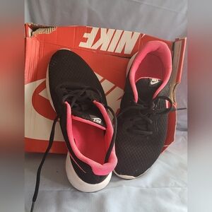 Nike girls size 6.5Y pink/black/white